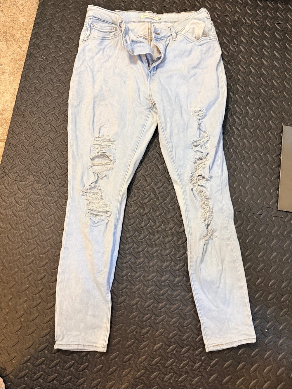 Levi's Light Wash Distressed Women's Skinny Jeans